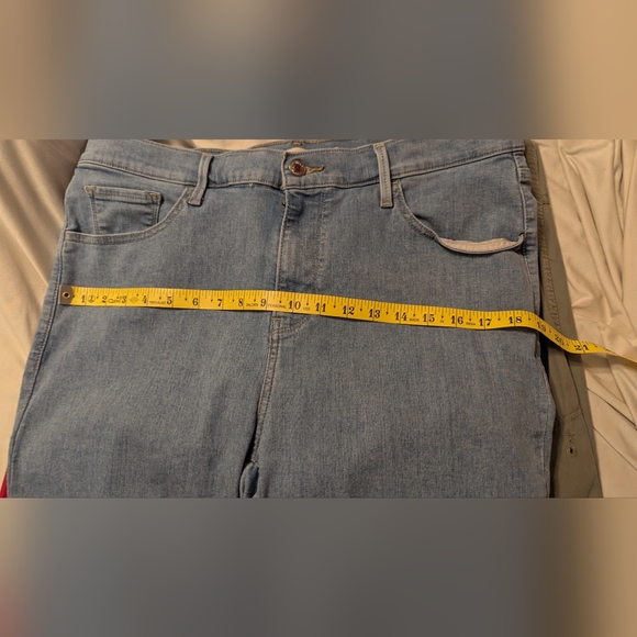 Levi's 720 High Waist Super Skinny Capri Light Blue Jeans  - Women's Size 16W - Picture 7 of 8